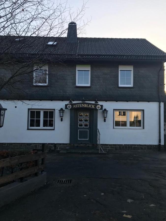 Haus Astenblick In Winterberg Fuer Bis Zu 35 Personen Fuer Wanderveranstaltungen Und Familienfeiern Exterior photo