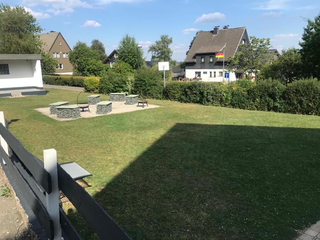 Haus Astenblick In Winterberg Fuer Bis Zu 35 Personen Fuer Wanderveranstaltungen Und Familienfeiern Exterior photo