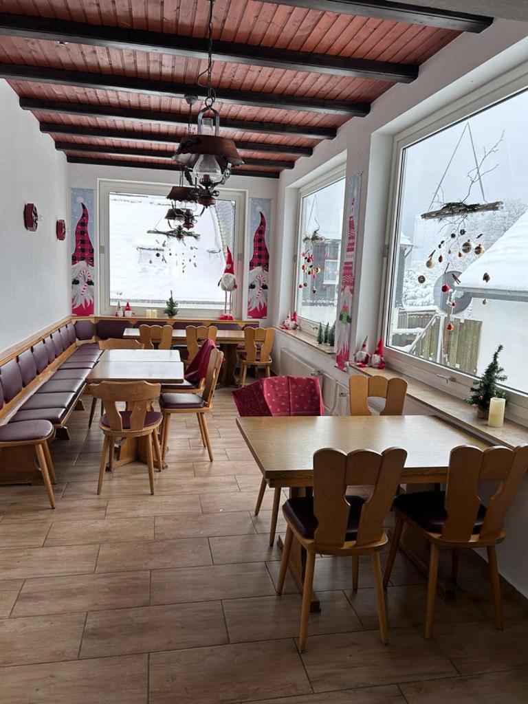Haus Astenblick In Winterberg Fuer Bis Zu 35 Personen Fuer Wanderveranstaltungen Und Familienfeiern Exterior photo
